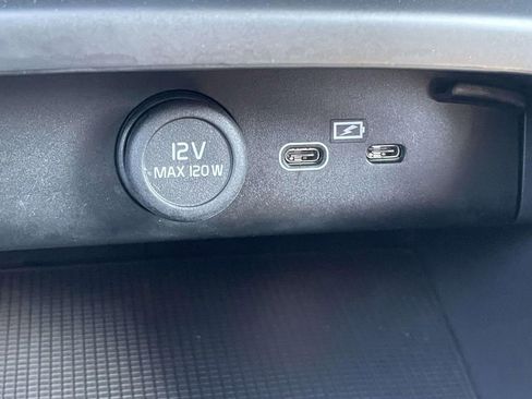 Used 2023 Volvo XC40 B5 Core AWD/4WD image 24
