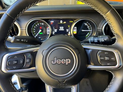 Used 2022 Jeep Wrangler Unlimited Sahara image 24