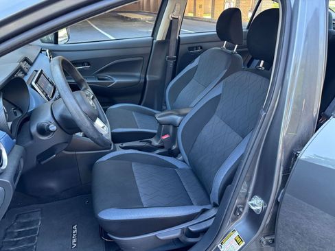 Used 2025 Nissan Versa SV FWD image 31