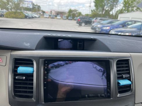 Used 2013 Toyota Sienna LE w/ Towing Pkg image 19