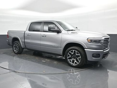Used 2025 RAM 1500 Laramie AWD/4WD image 7