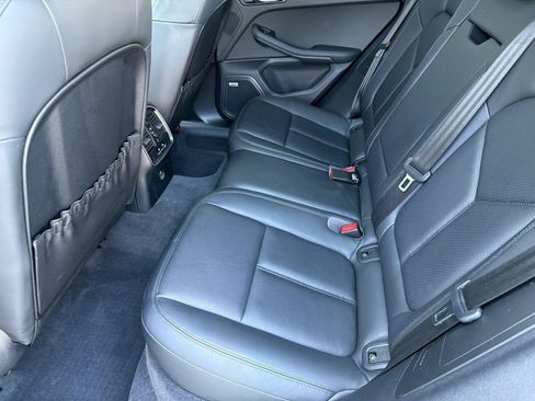 Used 2020 Porsche Macan AWD/4WD image 19