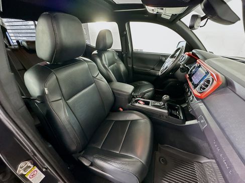 Used 2019 Toyota Tacoma TRD Sport AWD/4WD image 29
