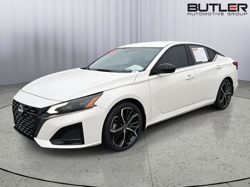 Used 2023 Nissan Altima 2.5 SR FWD image 1