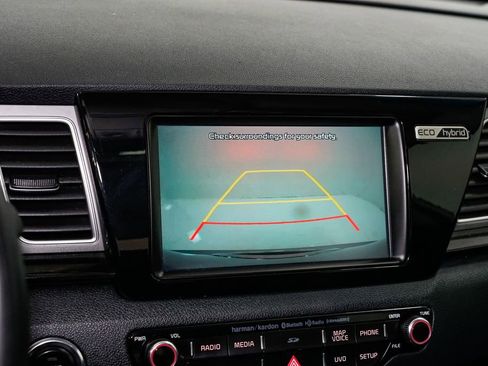 Used 2017 Kia Niro Touring image 16