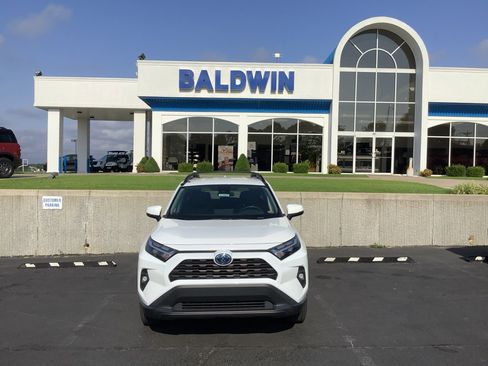 Used 2023 Toyota RAV4 AWD Hybrid image 2