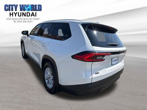 Used 2024 Toyota Grand Highlander AWD image 3