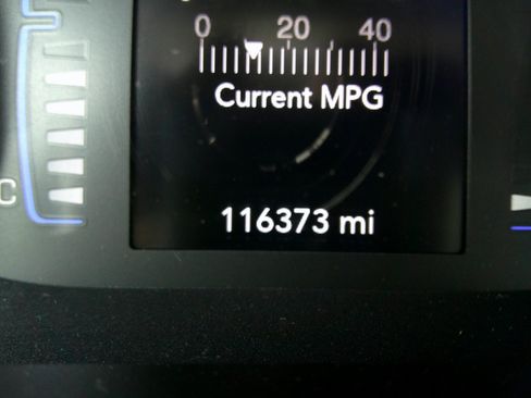 Used 2018 Chrysler Pacifica Touring Plus w/ Tire & Wheel Group image 32