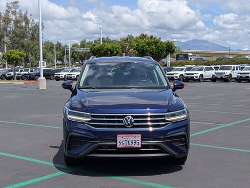 Used 2023 Volkswagen Tiguan SE image 2