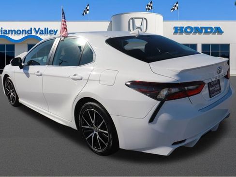 Used 2023 Toyota Camry SE image 4