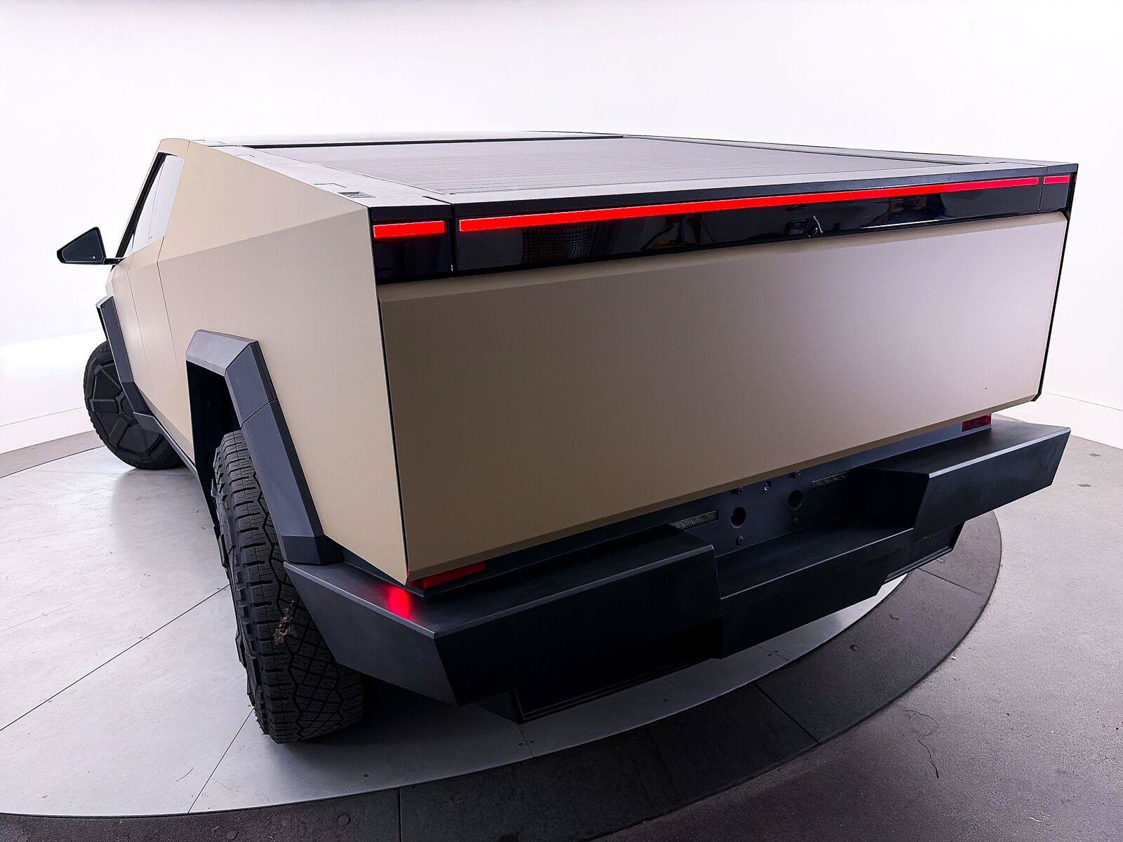 Used 2024 Tesla Cybertruck AWD Crew Cab image 4