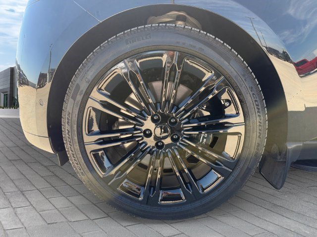 Used 2026 Land Rover Range Rover Long Wheelbase SE AWD/4WD image 9