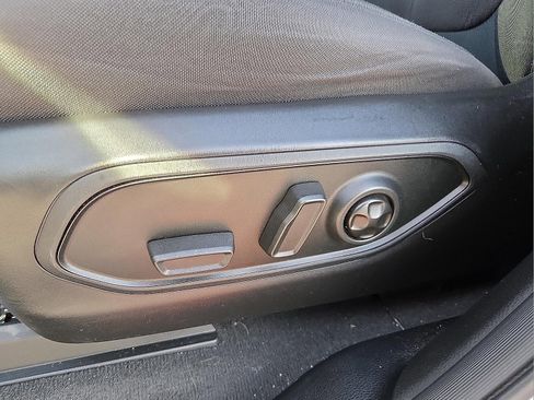 Used 2024 Jeep Grand Cherokee Laredo image 15