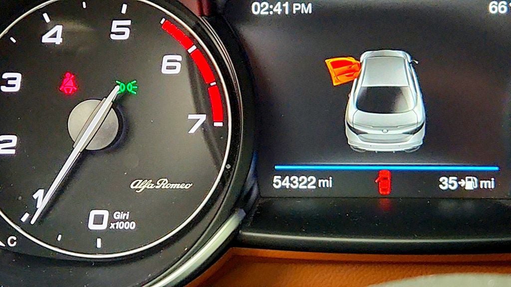 Used 2018 Alfa Romeo Giulia AWD w/ Cold Weather Package image 17