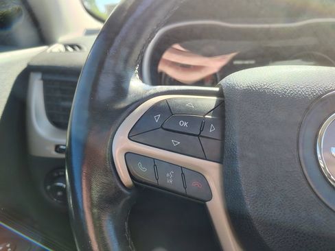 Used 2016 Jeep Cherokee Limited FWD image 12