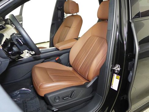 Used 2024 Audi Q8 e-tron Premium Plus w/ Premium Plus Package image 22