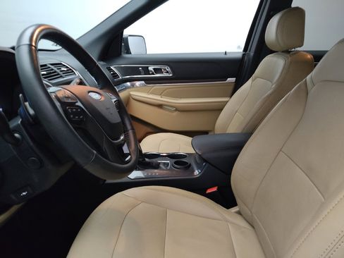 Used 2017 Ford Explorer Limited image 17