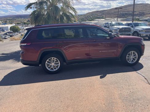 Used 2021 Jeep Grand Cherokee L Laredo w/ Luxury Tech Group I AWD/4WD image 7