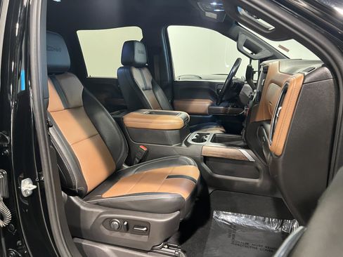 Used 2021 Chevrolet Silverado 3500 High Country image 37