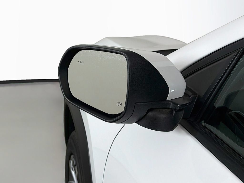 Used 2026 Chevrolet Equinox LT FWD image 29
