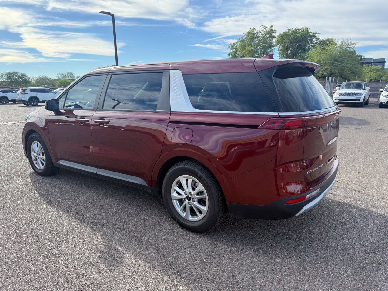Used 2022 Kia Carnival LX FWD image 7