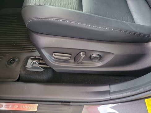 Certified 2024 Toyota Crown AWD/4WD image 14