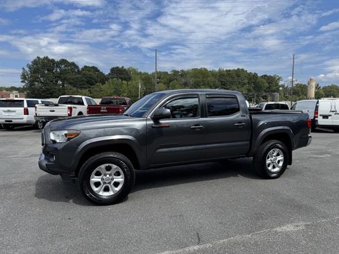 Used 2020 Toyota Tacoma SR5 image 24