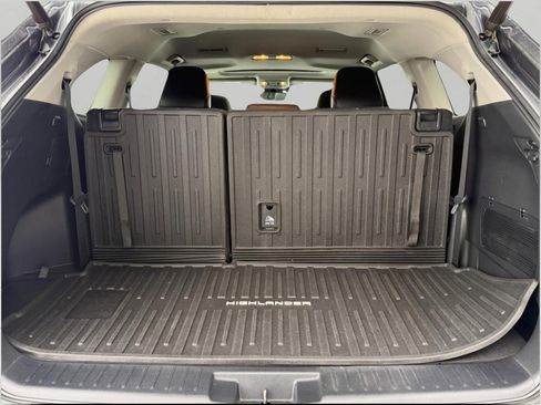 Used 2021 Toyota Highlander XLE image 15