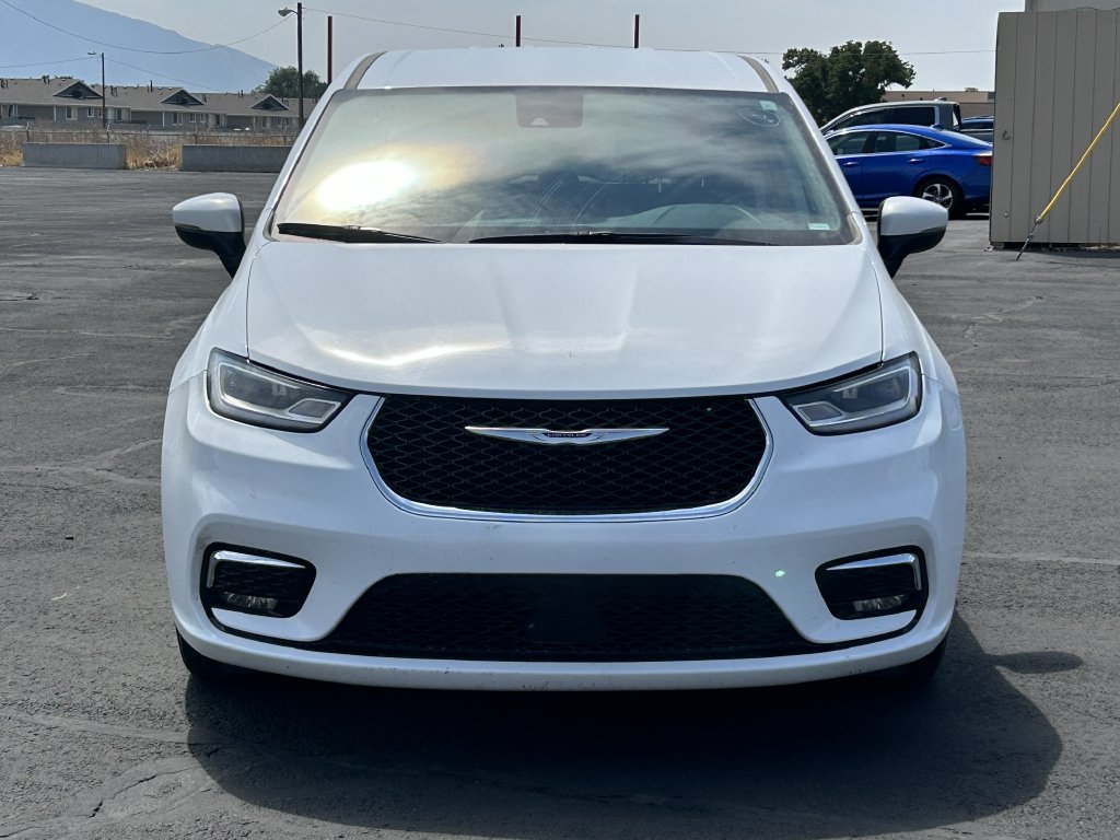 Used 2023 Chrysler Pacifica Touring-L FWD image 9