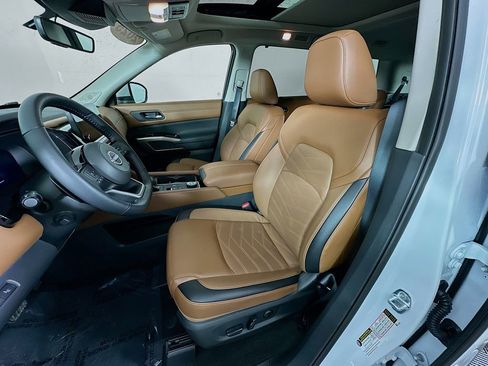 Certified 2025 Nissan Pathfinder Platinum AWD/4WD image 30