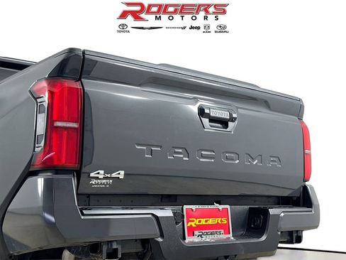 Certified 2025 Toyota Tacoma SR5 AWD/4WD image 26