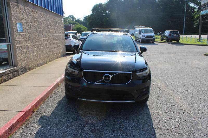Used 2021 Volvo XC40 T4 Momentum FWD image 2