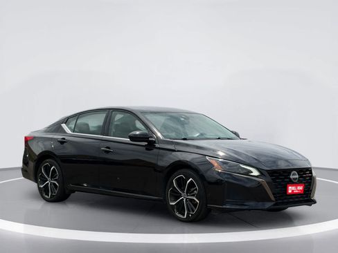 Used 2024 Nissan Altima 2.5 SR FWD image 5