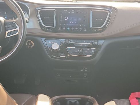 Used 2018 Chrysler Pacifica Limited w/ Advanced Safetytec Group image 19