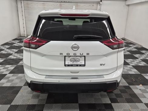 Used 2024 Nissan Rogue SV image 5