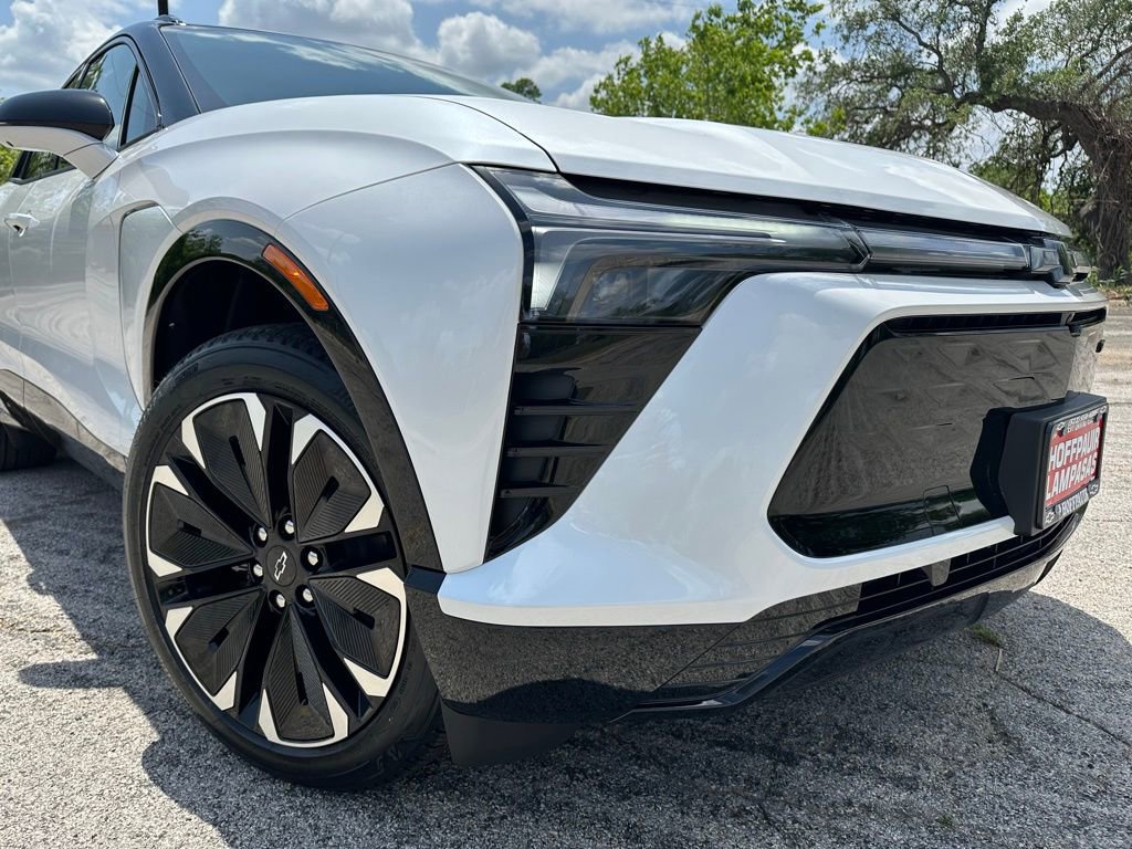 New 2025 Chevrolet Blazer EV RS RWD image 13