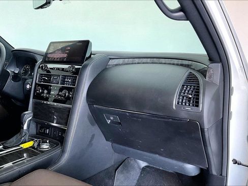 Used 2024 Nissan Armada Platinum w/ Captain's Chairs Package RWD image 16