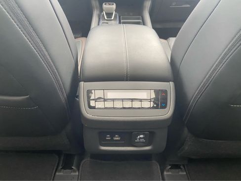 Used 2025 Nissan Pathfinder Platinum w/ Cargo Package AWD/4WD image 20