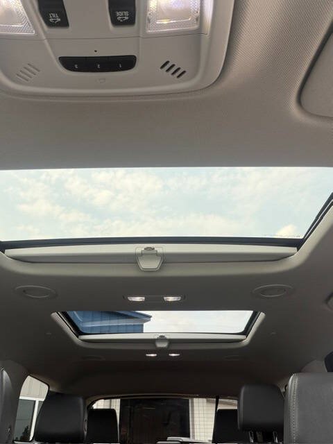 Used 2018 Chevrolet Traverse LT w/ LPO, Black Accent Package AWD/4WD image 12