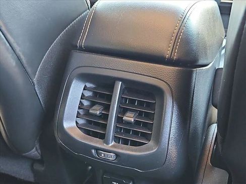 Used 2018 Jeep Cherokee Latitude Plus w/ Cold Weather Group AWD/4WD image 23