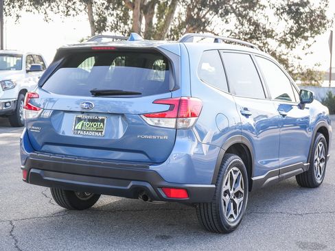 Used 2021 Subaru Forester Premium image 6