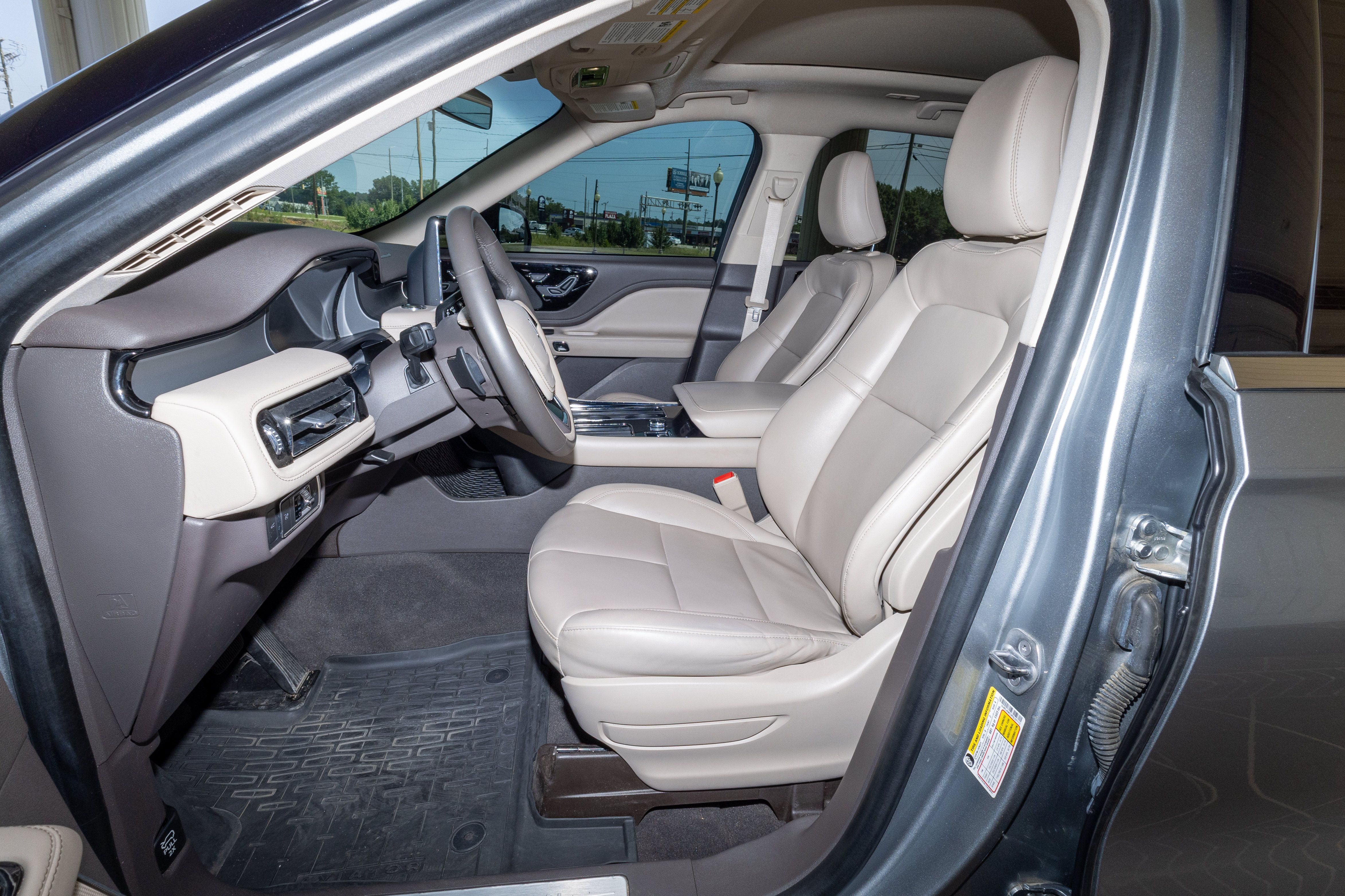 Used 2023 Lincoln Aviator 2WD w/ Premium Package image 11