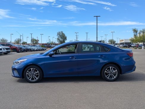 Used 2024 Kia Forte LXS FWD image 2