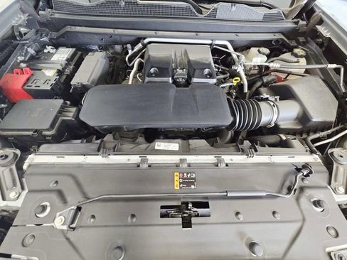 Used 2024 Chevrolet Colorado Z71 w/ Z71 Convenience Package 2 image 13