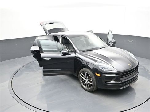 Used 2022 Porsche Macan image 31