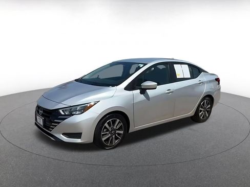 Used 2025 Nissan Versa SV FWD image 6