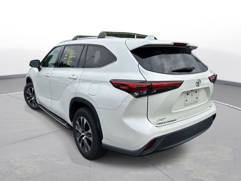 Certified 2021 Toyota Highlander XLE FWD image 8