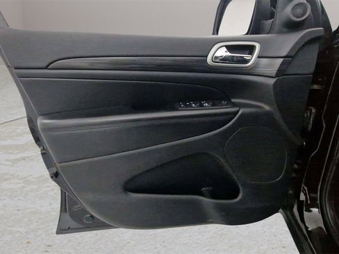 Used 2022 Jeep Grand Cherokee Laredo X image 24