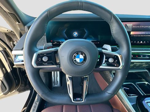 Used 2024 BMW 760i xDrive image 11