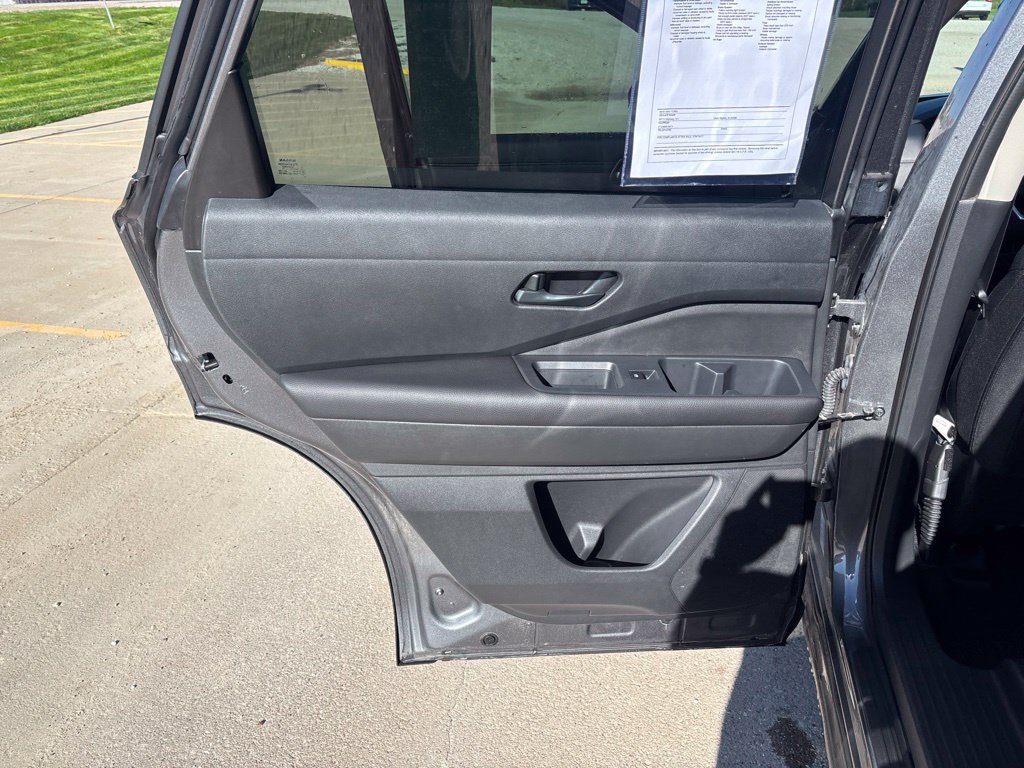 Used 2025 Nissan Pathfinder SV AWD/4WD image 24